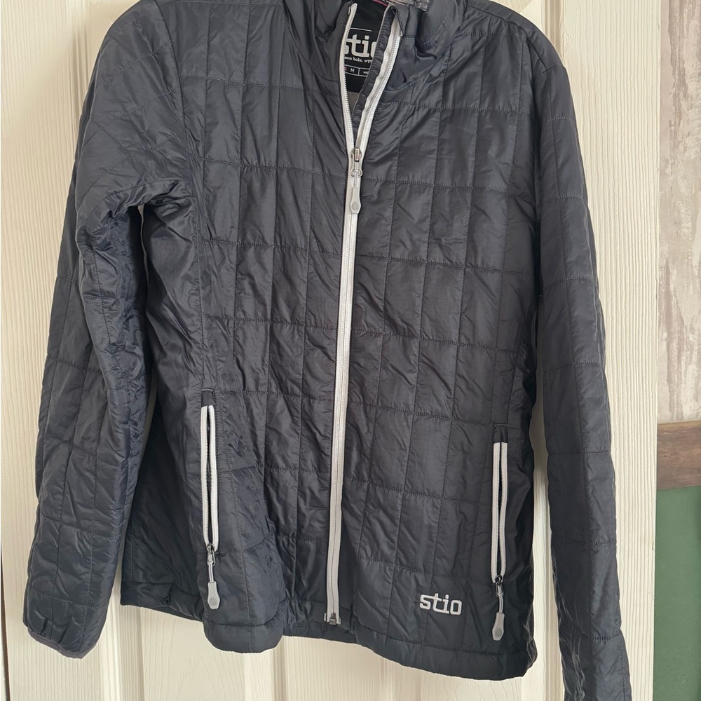 Stio Women’s Black and Gray Quilted Puffer Jacket